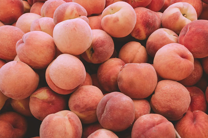 10 Peach Color Symbolism Facts & Meaning: Zodiac, Omens, Dreams, and Myths